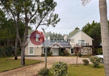 Hermosa casa con vista al lago, en Barrio cerrado La Herradura