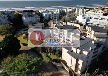 Departamento 2 ambientes con Piscina a mts del mar. 